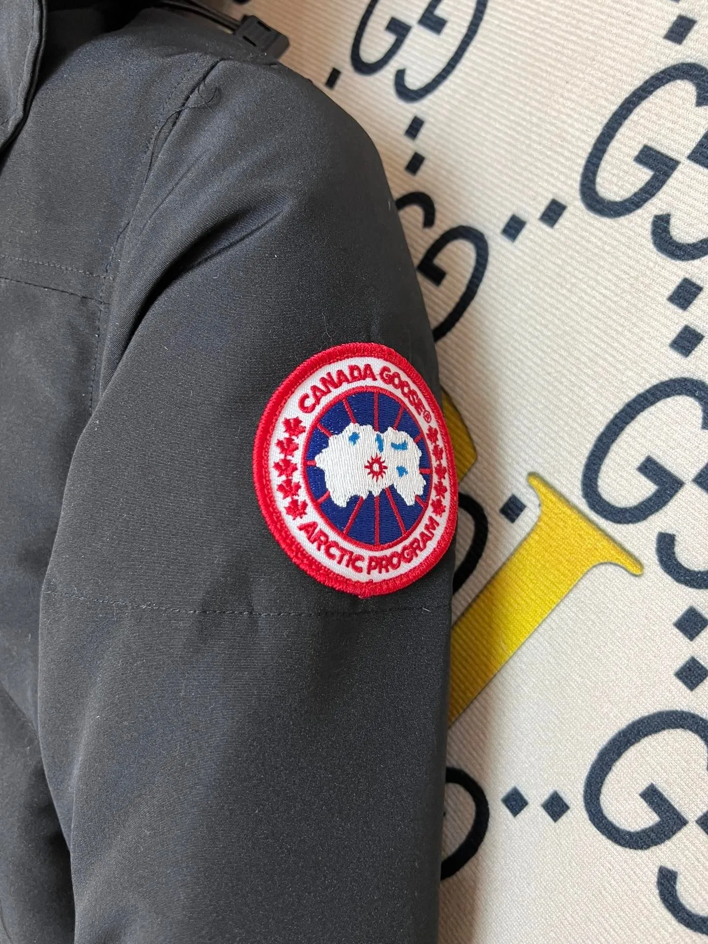 P660 counter quality 🇨🇦canada goose""🇨🇦millan parka 17 styles for men and women, short style without fur collar, chosen by Arctic and Antarctic expedition teams as winter wear, the Rolls Royce of down jackets. ➖ Industry-leading anti-counterfeiting chip sensing. ➖ Imported Behringer embroidery machines and customized embroidery labels, the highest level and industry leading. ➖ Imported Korean 21-count polyester-cotton blended original fabric, tc85 waterproof coating fabric, water-repellent, windproof and wear-resistant. ➖ The new national standard 80 white duck down is filled with an average of 520 grams of down. The amount of down filled is industry-leading. ➖ 100% nylon lon lining with double double-layer sealing design to prevent velvet running, seamless thread design on cuffs! ➖ Western Canadian Green Wolf Collar. ➖ Yoshida ykk provides original custom-made electroplated sliders. The ykk two-way lockable zipper is tight and smooth and does not peel off paint. ➖ 3m composite Velcro is durable, and all accessories and hardware are custom-made. Note: Our copywriting is only simple and clear. Instead of bragging about the copywriting, it is better to compare and understand with samples. Only for the purest, most focused, most professional, highest quality, and highest sex!